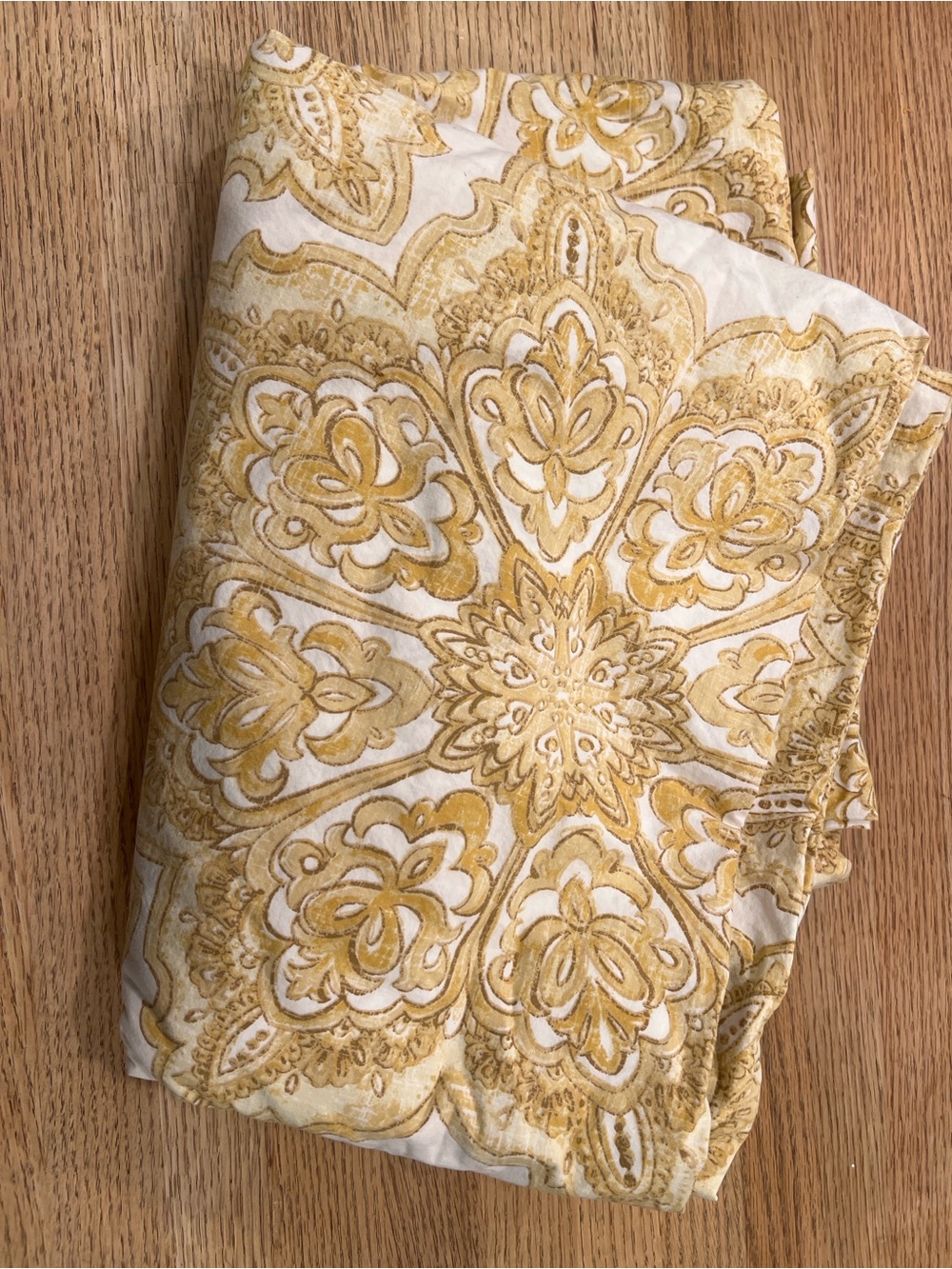 Pottery Barn Gold and White Medallion Duvet Cover - Queen Size